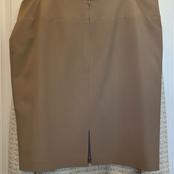 Kasper Jacket size 16 with Ellen Tracy Tan Skirt Size 16. Excellent condition - Picture 6 of 8
